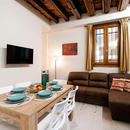 Brand New Super Comfy Ground Floor * Benátky
