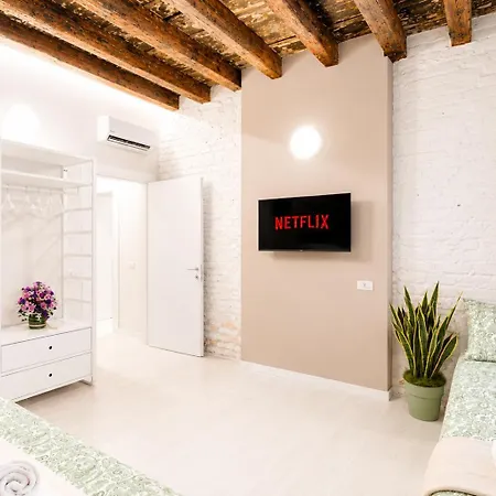 Apartmán Brand New Super Comfy Ground Floor *